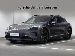 Vulkaangrijs metallic Gebruikt 2024 Porsche Taycan Cross Turismo Sedan | € 149.900
