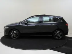 Zwart Gebruikt 2025 Mercedes B250e Business MPV | € 51.945