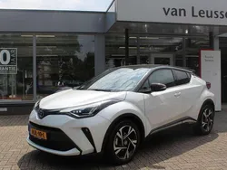 Wit, metallic lak Gebruikt 2023 Toyota C-HR Executive SUV | € 28.400 (Eerlijke prijs)