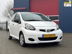 Wit Gebruikt 2011 Toyota Aygo Cool Hatchback | € 2.450 (Eerlijke prijs)