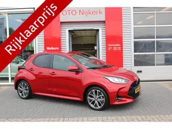 Rood Gebruikt 2024 Toyota Yaris Hybrid Executive Hatchback | € 29.900 (Iets duurder)