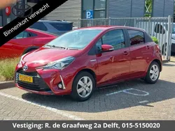 Rood Gebruikt 2017 Toyota Yaris Hybrid Design Hatchback | € 13.900 (Eerlijke prijs)