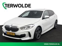 Wit Gebruikt 2021 BMW 118 Executive Hatchback | € 25.840