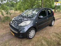 Grijs Gebruikt 2010 Peugeot 107 Urban Move Hatchback | € 2.850 (Eerlijke prijs)