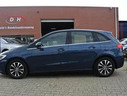 Blauw Gebruikt 2019 Mercedes B180 Business MPV | € 15.499 (Goede deal)