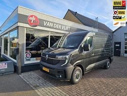Zwart Gebruikt 2024 Renault Master Van | € 31.950 (Eerlijke prijs)