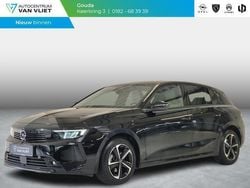 Zwart Gebruikt 2024 Opel Astra Edition Hatchback | € 25.599 (Eerlijke prijs)