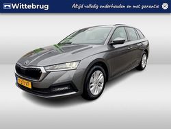 Grijs (metallic) Gebruikt 2023 Skoda Octavia Ambition Stationwagen | € 23.950 (Eerlijke prijs)