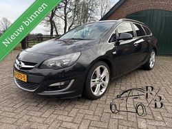 Zwart (metallic) Gebruikt 2012 Opel Astra Cosmo Stationwagen | € 3.799 (Iets duurder)