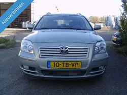 Grijs, metallic lak Gebruikt 2004 Toyota Avensis Stationwagen | € 2.499 (Eerlijke prijs)