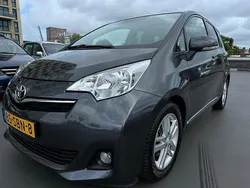 Grijs Gebruikt 2011 Toyota Verso-S MPV | € 8.950 (Eerlijke prijs)