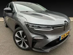 Grijs Gebruikt 2023 Renault Mégane Equilibre Hatchback | € 24.995 (Eerlijke prijs)