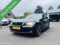 Zwart, metallic lak Gebruikt 2006 BMW 320 Executive Stationwagen | € 2.950 (Eerlijke prijs)