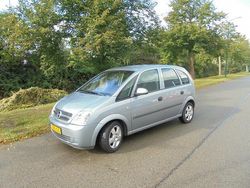 Grijs Gebruikt 2005 Opel Meriva MPV | € 995 (Eerlijke prijs)