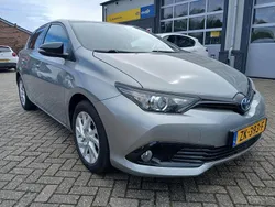 Grijs Gebruikt 2019 Toyota Auris Hybrid Plus Hatchback | € 17.295 (Eerlijke prijs)