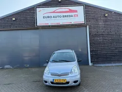 Grijs Gebruikt 2004 Toyota Yaris Verso Sol MPV | € 3.750 (Eerlijke prijs)