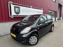 Zwart Gebruikt 2009 Daihatsu Sirion Hatchback | € 2.450 (Eerlijke prijs)