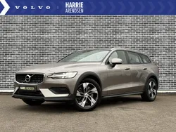 Grijs Gebruikt 2019 Volvo V60 CC Pro Stationwagen | € 35.694 (Eerlijke prijs)
