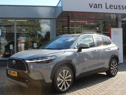 Grijs, metallic lak Nieuw 2025 Toyota Corolla Cross Style SUV | € 45.900 (Iets duurder)