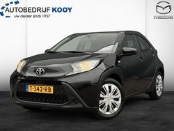 Zwart Gebruikt 2023 Toyota Aygo Play Hatchback | € 17.245 (Eerlijke prijs)