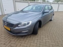 Grijs Gebruikt 2017 Volvo V60 Momentum Stationwagen | € 9.250 (Goede deal)