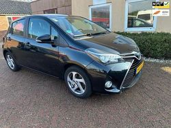 Zwart Gebruikt 2015 Toyota Yaris Hatchback | € 9.250 (Eerlijke prijs)