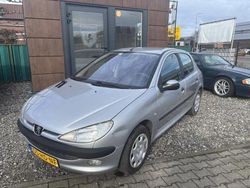 Grijs Gebruikt 2001 Peugeot 206 Hatchback | € 590