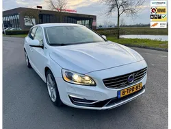 Wit, metallic lak Gebruikt 2014 Volvo V60 Summum Stationwagen | € 12.950 (Eerlijke prijs)