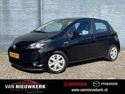 Zwart Gebruikt 2019 Toyota Yaris Hybrid Connect Style Hatchback | € 14.500 (Eerlijke prijs)