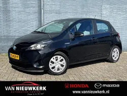 Zwart Gebruikt 2019 Toyota Yaris Hybrid Connect Style Hatchback | € 14.899 (Eerlijke prijs)
