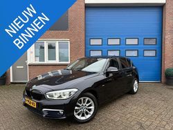 Zwart (metallic) Gebruikt 2015 BMW 118 Sport Line Hatchback | € 9.950 (Eerlijke prijs)