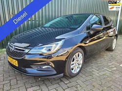 Zwart Gebruikt 2017 Opel Astra Innovation Hatchback | € 5.990 (Duur)