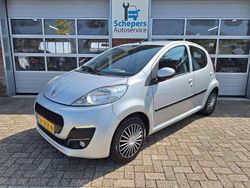 Zilver, metallic lak Gebruikt 2012 Peugeot 107 Active Hatchback | € 3.750 (Eerlijke prijs)