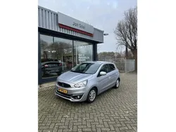 Licht grijs metallic Gebruikt 2017 Mitsubishi Space Star Hatchback | € 9.750 (Eerlijke prijs)