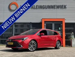 Rood Gebruikt 2024 Toyota Corolla Hybrid Stationwagen | € 33.950 (Super prijs)