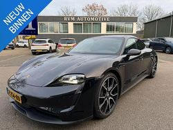 Zwart (metallic) Gebruikt 2023 Porsche Taycan Performance Package Sedan | € 64.440 (Eerlijke prijs)