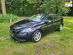 Blauw Gebruikt 2015 Volvo V40 Momentum Stationwagen | € 9.950 (Eerlijke prijs)