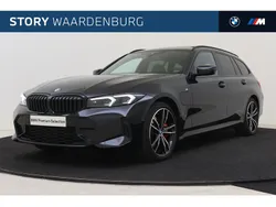 Zwart Gebruikt 2024 BMW 330e Comfort Edition Stationwagen | € 54.950 (Eerlijke prijs)