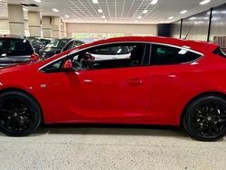 Rood, andere lak Gebruikt 2012 Opel Astra GTC Sport Coupé | € 7.750 (Eerlijke prijs)
