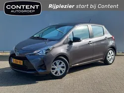 Grijs mica Gebruikt 2017 Toyota Yaris Hybrid Hatchback | € 14.440 (Eerlijke prijs)