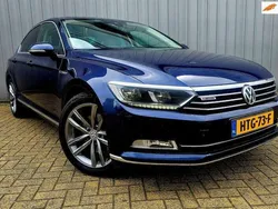 Blauw, metallic lak Gebruikt 2018 VW Passat Highline Sedan | € 19.750 (Super prijs)