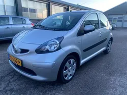 Grijs, metallic lak Gebruikt 2007 Toyota Aygo Comfort Hatchback | € 3.750 (Eerlijke prijs)