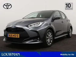 Grijs Gebruikt 2024 Toyota Yaris Hybrid Active Hatchback | € 24.445 (Eerlijke prijs)