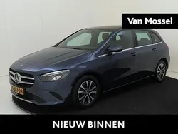 Blauw, metallic lak Gebruikt 2019 Mercedes B180 Business MPV | € 26.940 (Iets duurder)