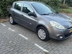 Grijs Gebruikt 2009 Renault Clio II Hatchback | € 2.450 (Eerlijke prijs)