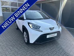 Wit Gebruikt 2022 Toyota Aygo Play Hatchback | € 15.950 (Eerlijke prijs)
