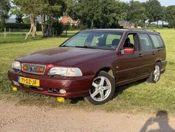 Rood Gebruikt 2000 Volvo V70 Stationwagen | € 1.199 (Eerlijke prijs)