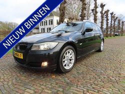 Zwart Gebruikt 2011 BMW 318 Luxury Line Stationwagen | € 4.950 (Eerlijke prijs)