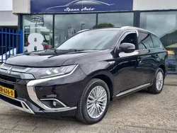 Zwart, metallic lak Gebruikt 2019 Mitsubishi Outlander P-HEV Instyle SUV | € 18.995 (Eerlijke prijs)