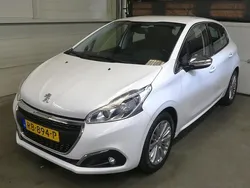 Wit Gebruikt 2017 Peugeot 208 Allure Hatchback | € 9.995 (Eerlijke prijs)